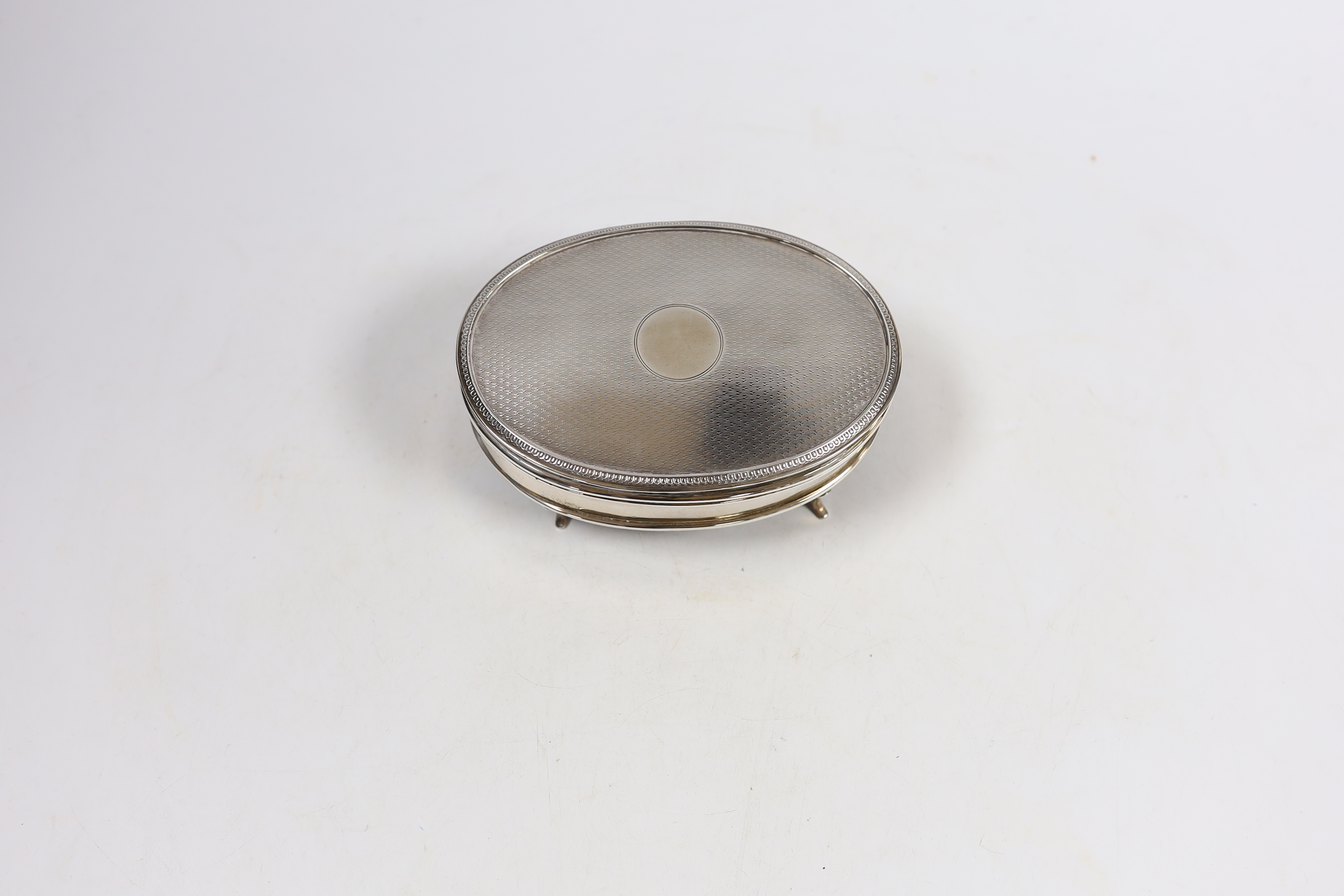 A George V part engine turned silver oval trinket box, Walker & Hall, Birmingham, 1921, 12.8cm.